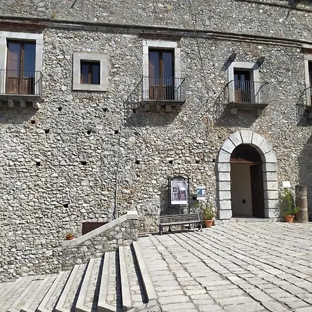 Li Gutti Bed and Breakfast Aieta