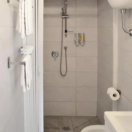 Oda ve Kahvaltı Li Gutti