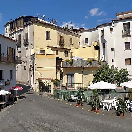 Li Gutti Bed and Breakfast Aieta