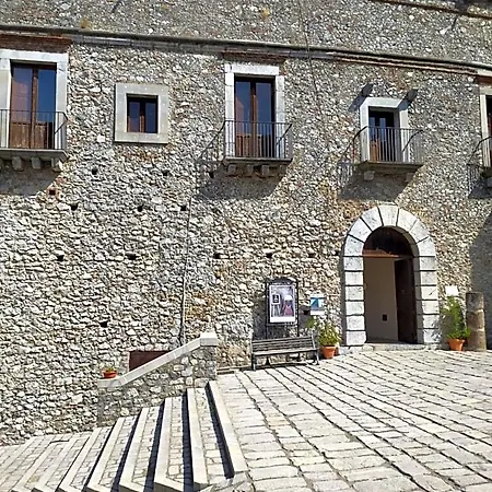 Li Gutti Bed and Breakfast Aieta